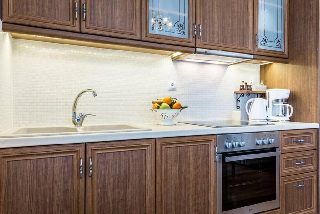 Neoclassical Apartment With 3 Bedrooms In 比雷埃夫斯 外观 照片