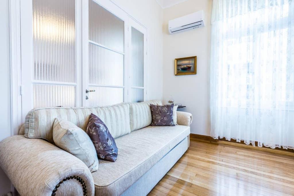 Neoclassical Apartment With 3 Bedrooms In 比雷埃夫斯 外观 照片