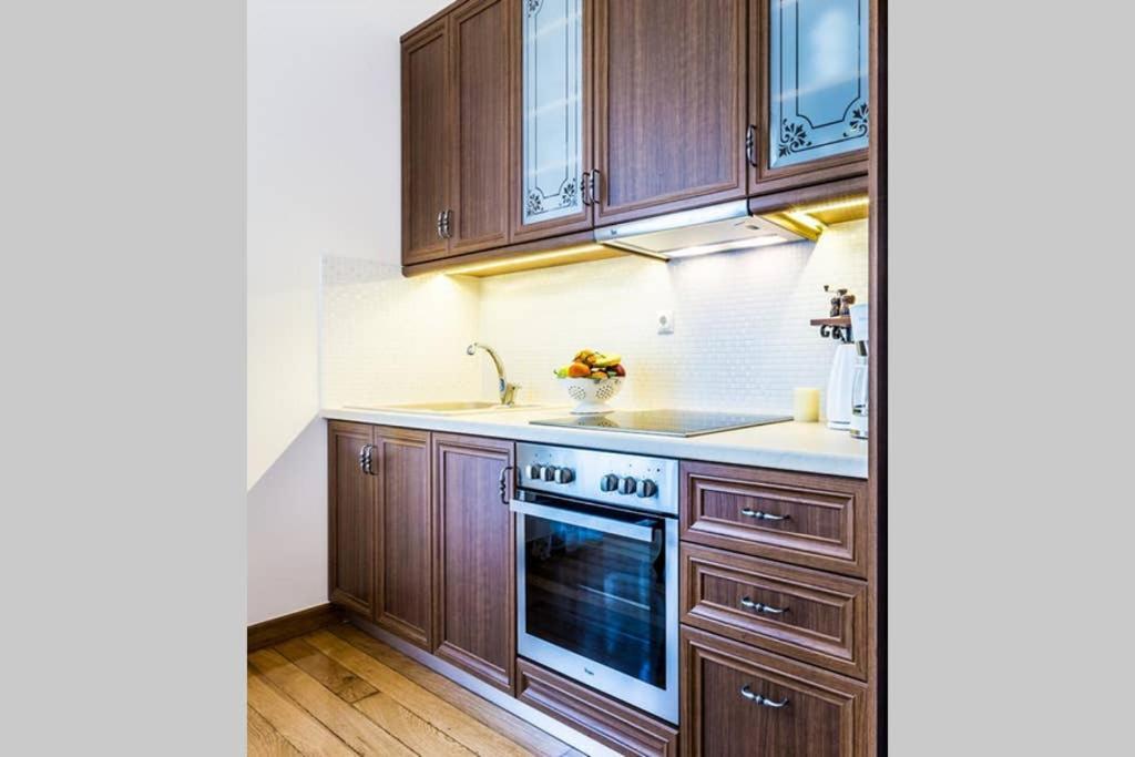 Neoclassical Apartment With 3 Bedrooms In 比雷埃夫斯 外观 照片