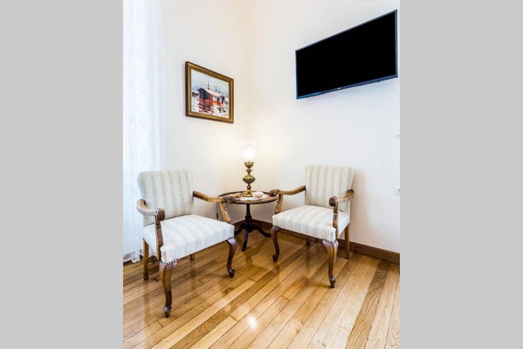 Neoclassical Apartment With 3 Bedrooms In 比雷埃夫斯 外观 照片