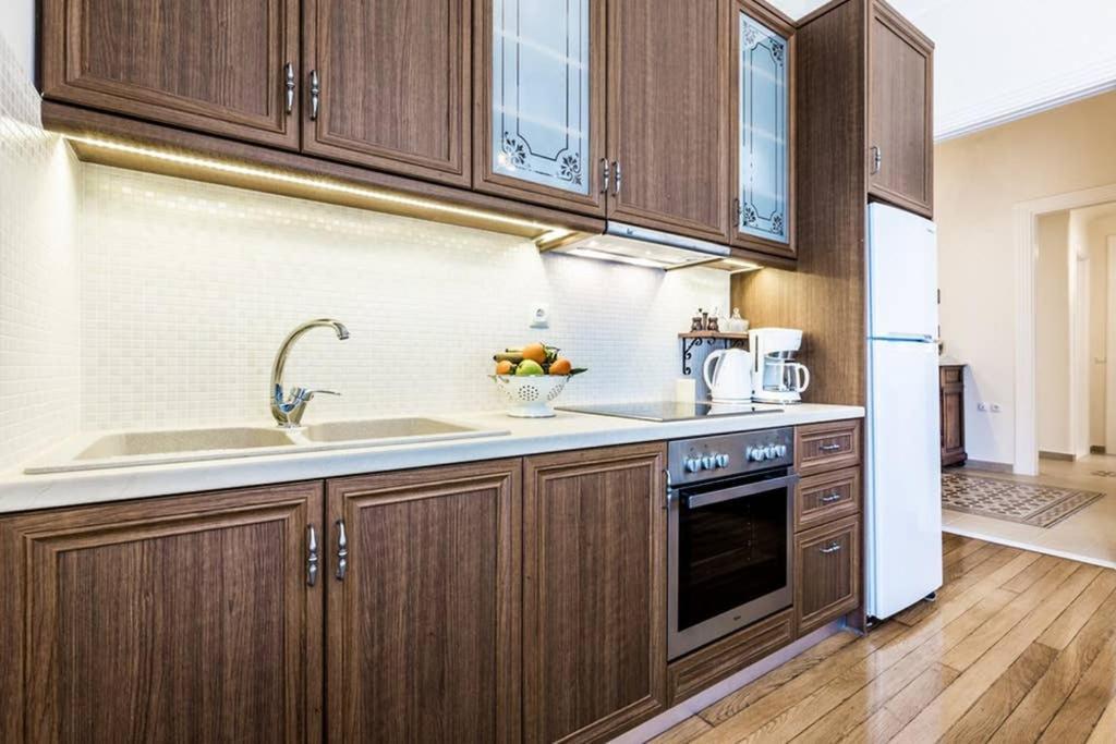 Neoclassical Apartment With 3 Bedrooms In 比雷埃夫斯 外观 照片
