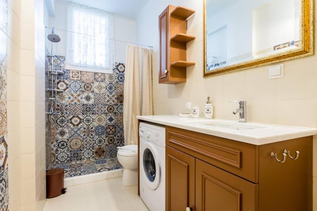 Neoclassical Apartment With 3 Bedrooms In 比雷埃夫斯 外观 照片