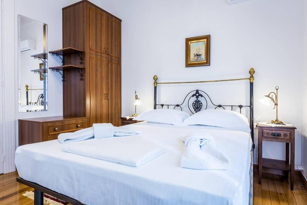 Neoclassical Apartment With 3 Bedrooms In 比雷埃夫斯 外观 照片