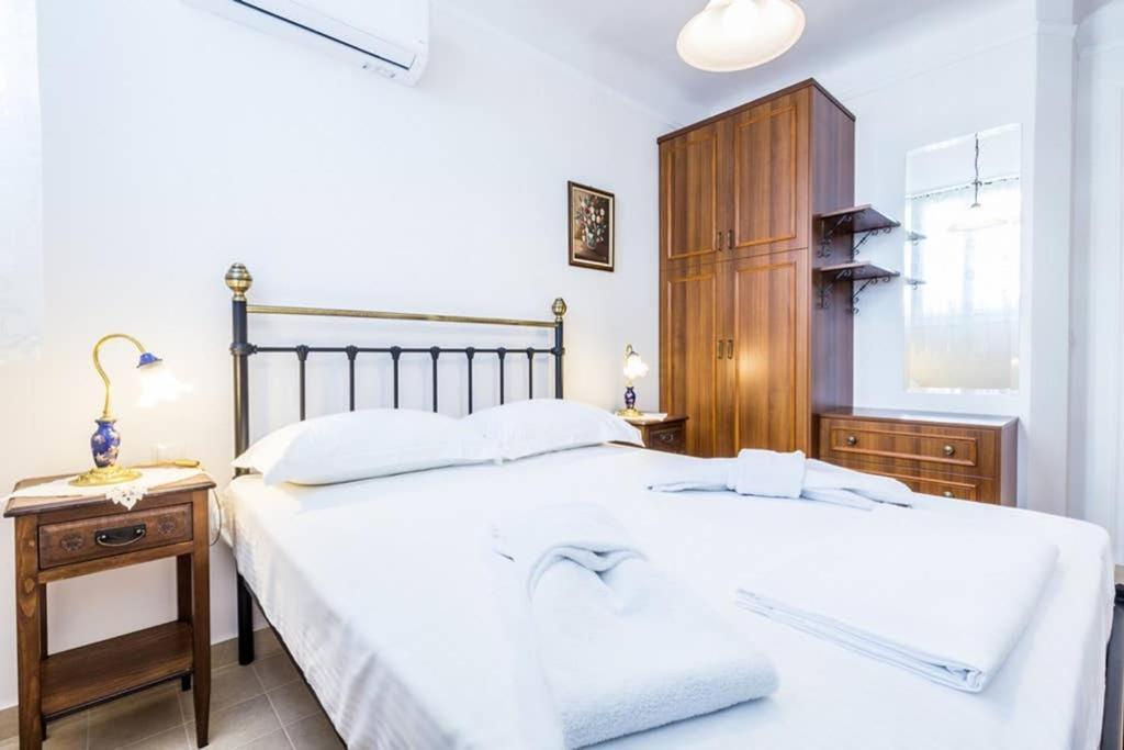 Neoclassical Apartment With 3 Bedrooms In 比雷埃夫斯 外观 照片