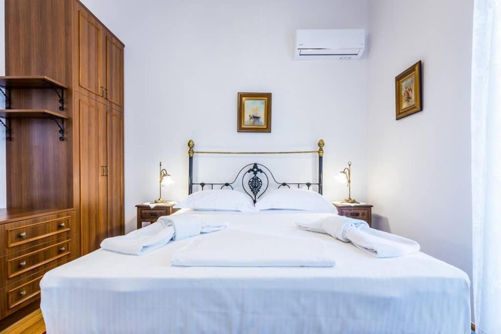 Neoclassical Apartment With 3 Bedrooms In 比雷埃夫斯 外观 照片