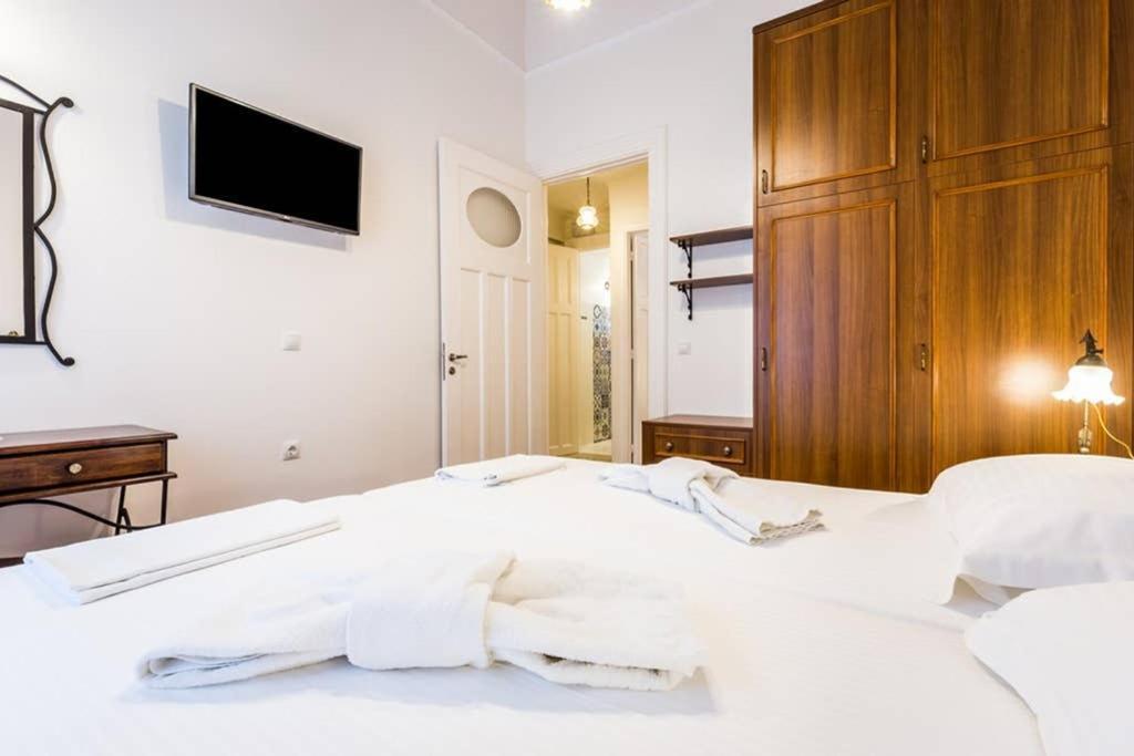 Neoclassical Apartment With 3 Bedrooms In 比雷埃夫斯 外观 照片