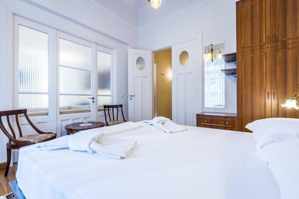 Neoclassical Apartment With 3 Bedrooms In 比雷埃夫斯 外观 照片