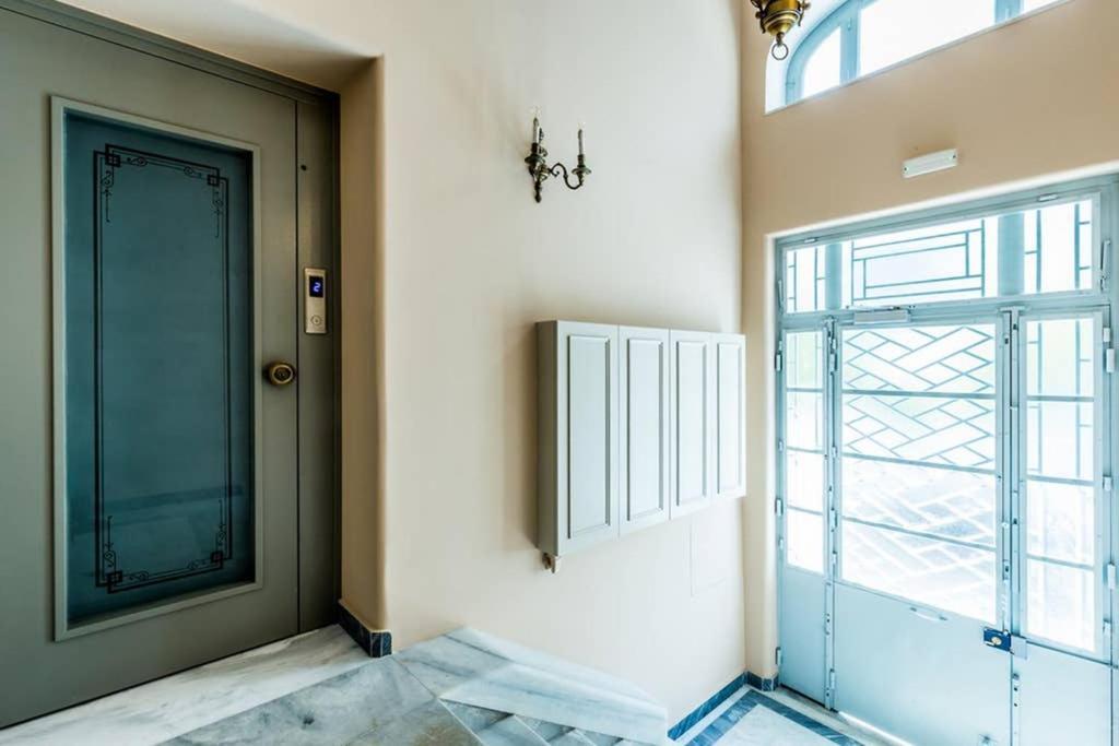 Neoclassical Apartment With 3 Bedrooms In 比雷埃夫斯 外观 照片