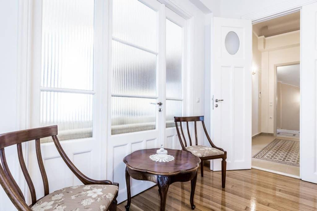 Neoclassical Apartment With 3 Bedrooms In 比雷埃夫斯 外观 照片