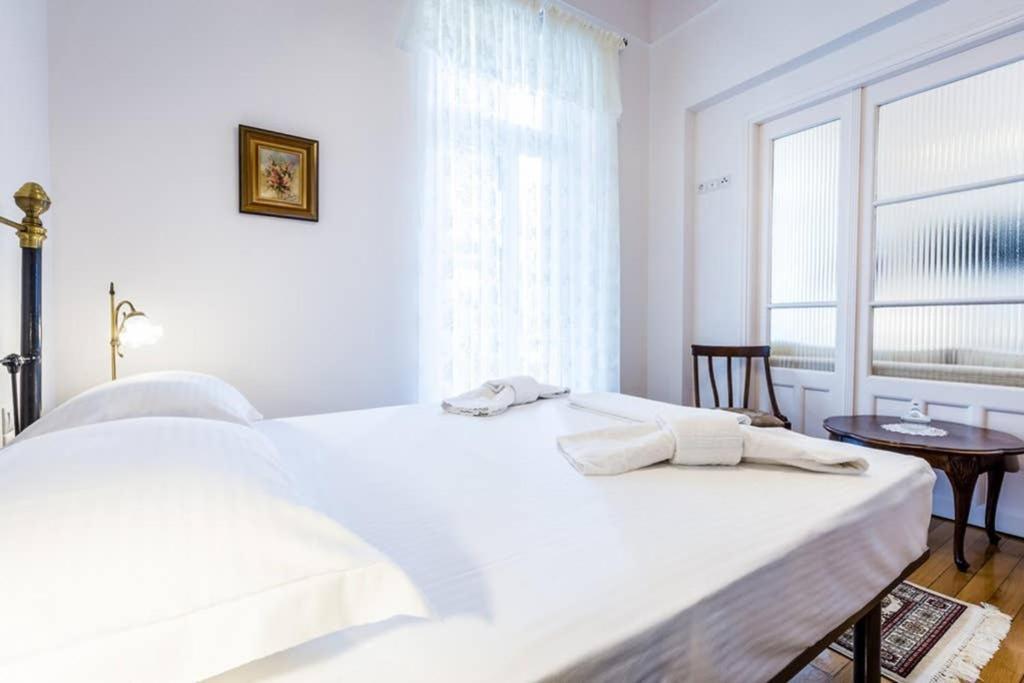 Neoclassical Apartment With 3 Bedrooms In 比雷埃夫斯 外观 照片